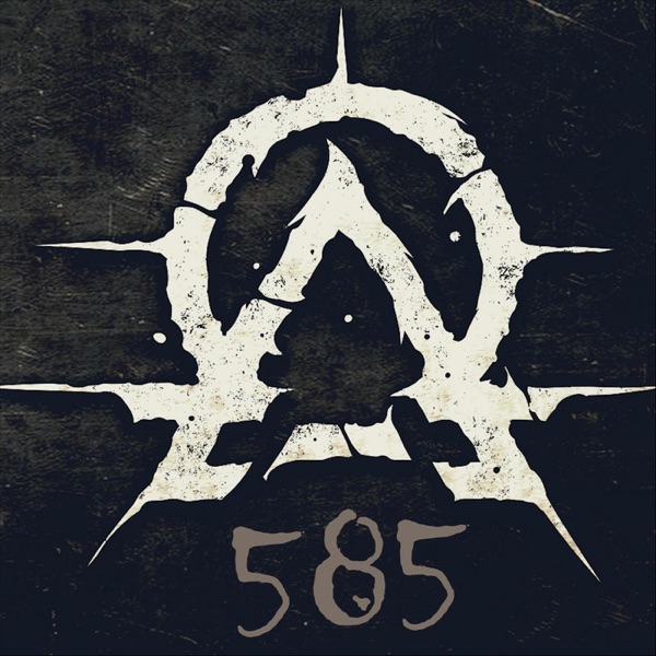 585